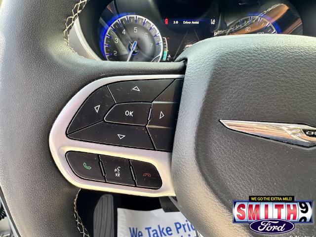 Used 2024 Chrysler Pacifica Touring-L FWD image 19