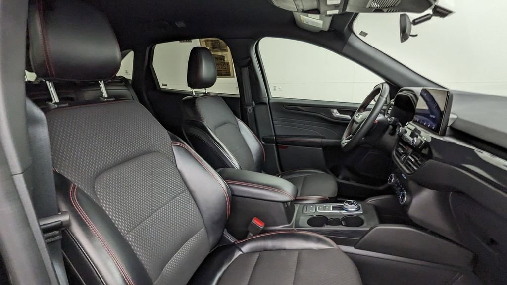 Certified 2024 Ford Escape ST-Line w/ Cold Weather Package FWD image 38