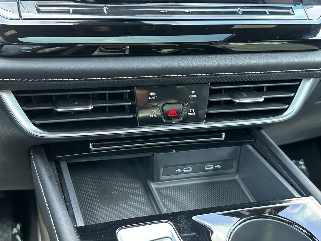 Used 2024 Volkswagen Atlas Cross Sport SE FWD image 31