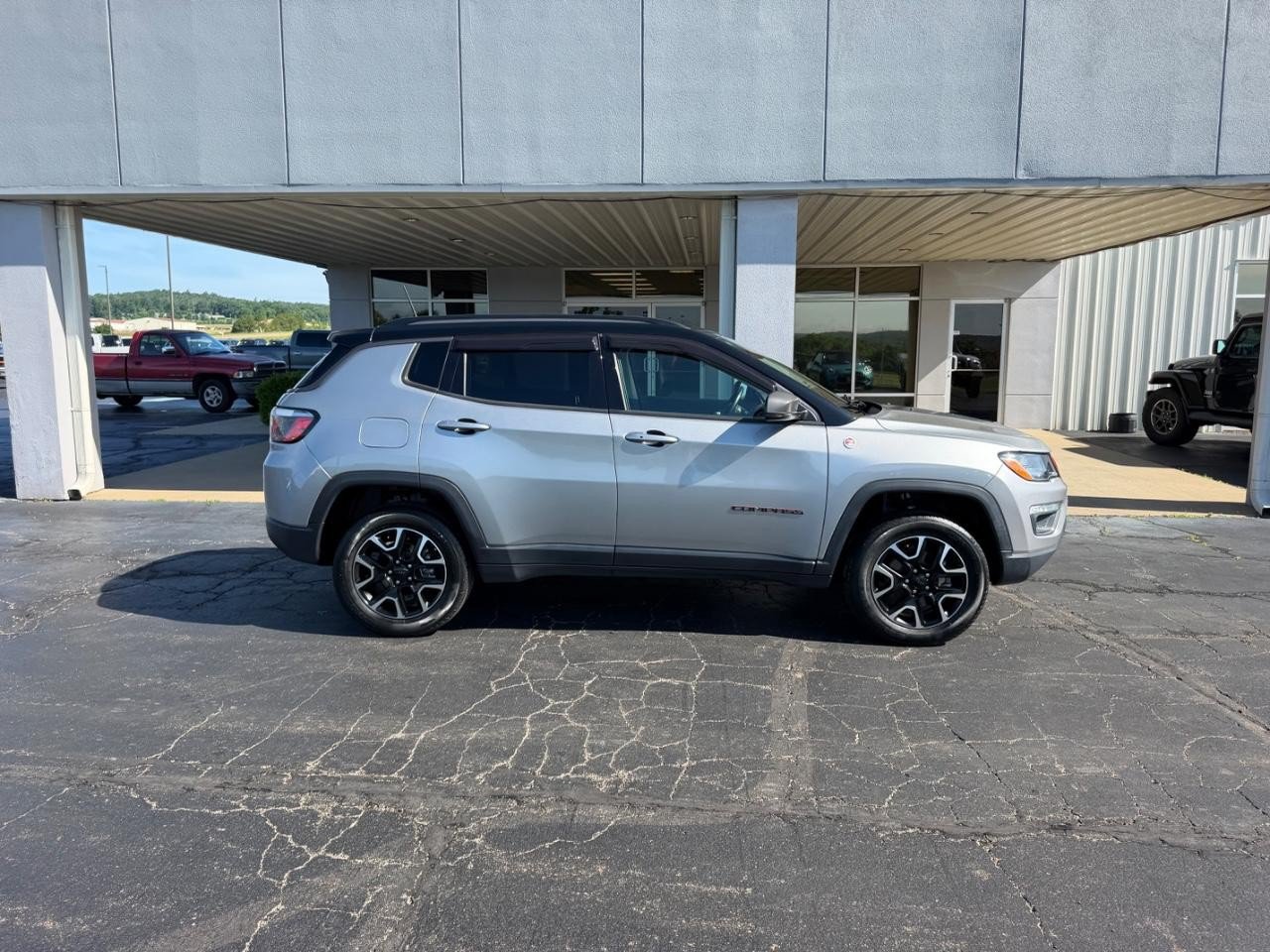 Used 2020 Jeep Compass Trailhawk AWD/4WD image 2