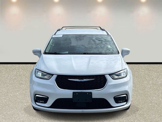 Used 2022 Chrysler Pacifica Touring-L FWD image 2