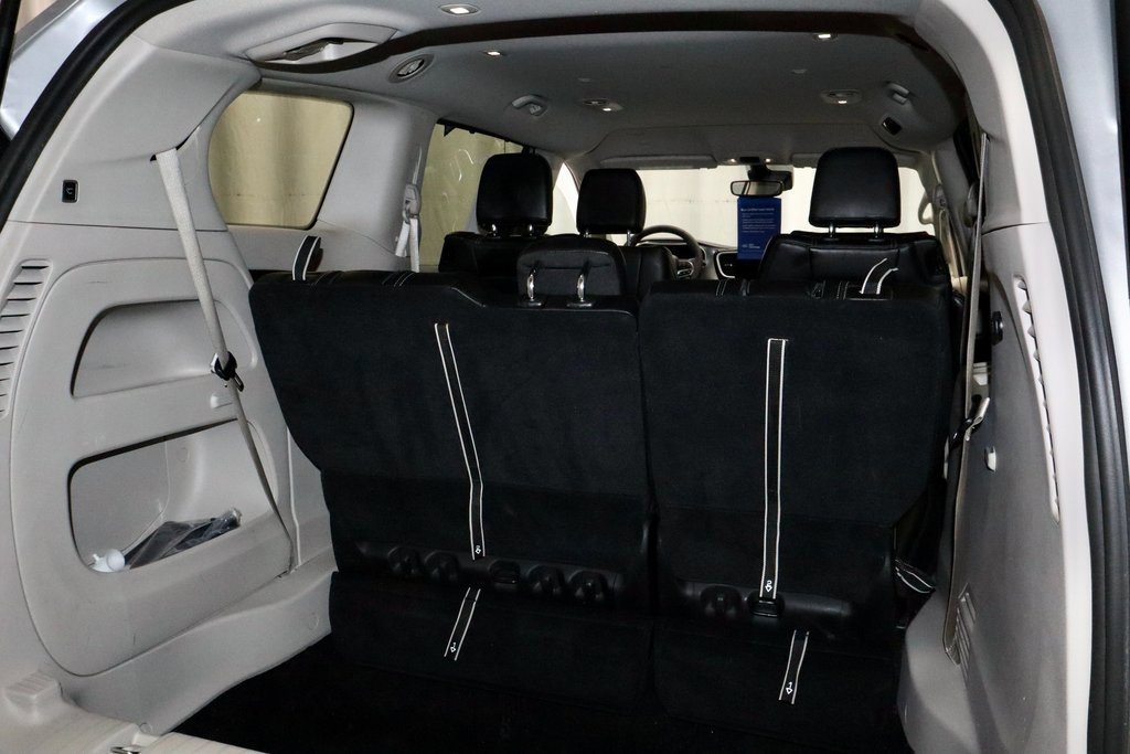 Used 2024 Chrysler Pacifica Touring-L image 13