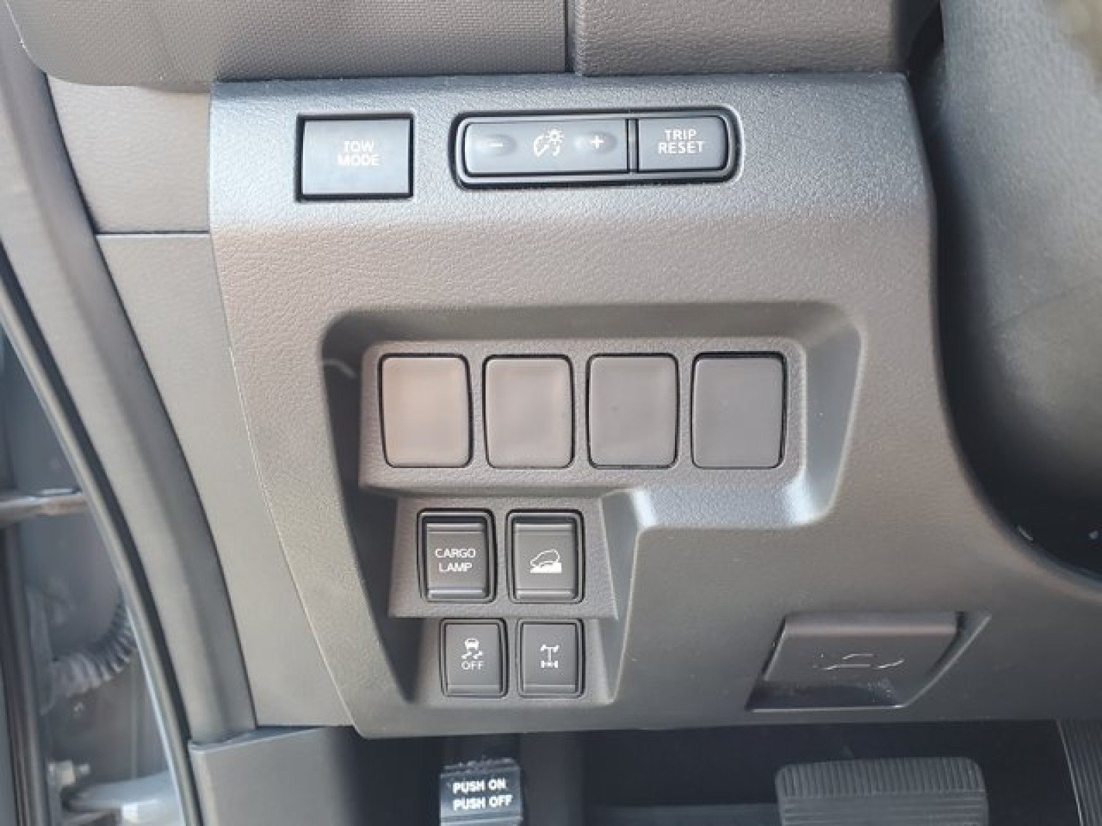 Used 2024 Nissan Frontier PRO-4X w/ Off-Road Protection Package AWD/4WD image 15