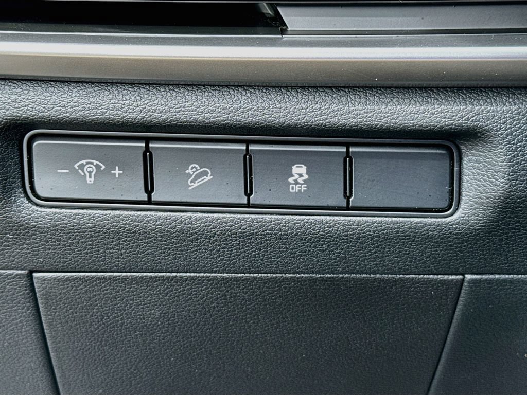Used 2025 Kia Telluride LX FWD image 10