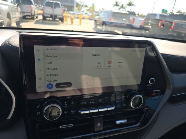 Used 2023 Toyota Highlander L image 11