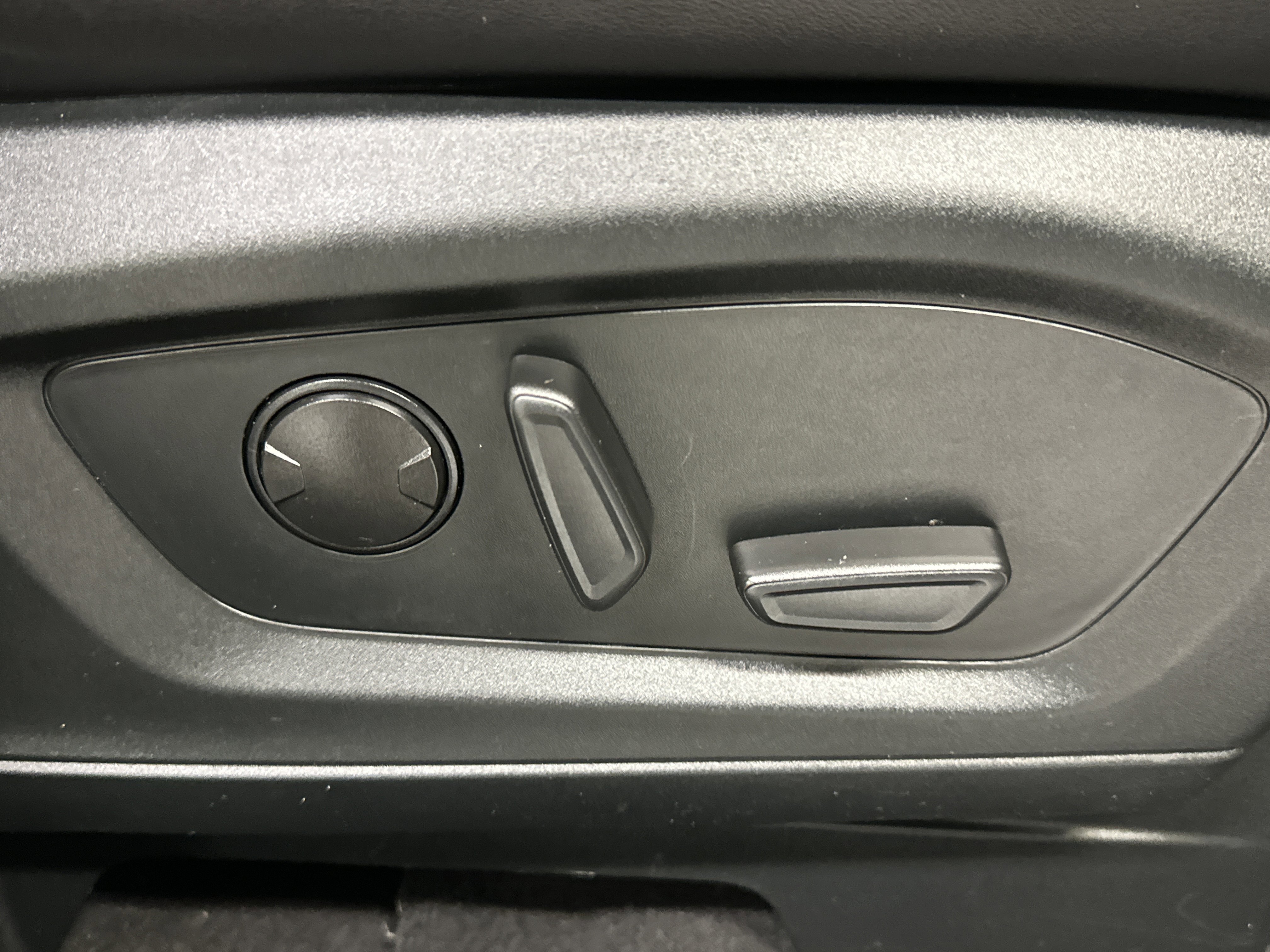 Certified 2023 Ford Explorer XLT w/ Equipment Group 202A image 24