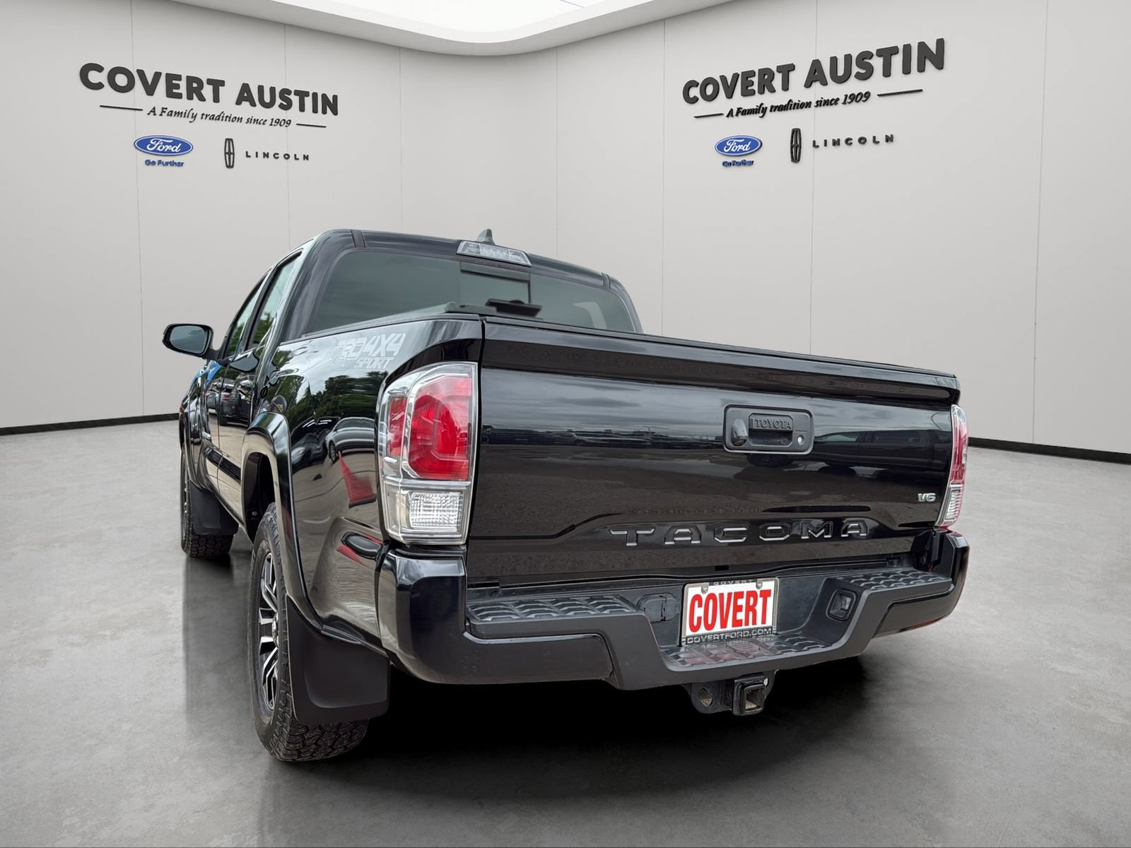 Used 2022 Toyota Tacoma TRD Sport AWD/4WD image 3