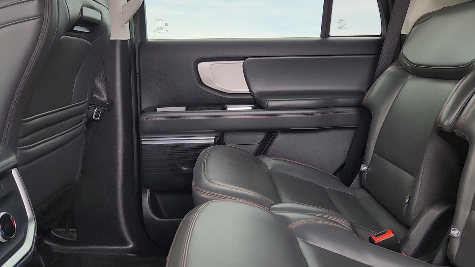 Certified 2025 Ford Expedition Active image 17