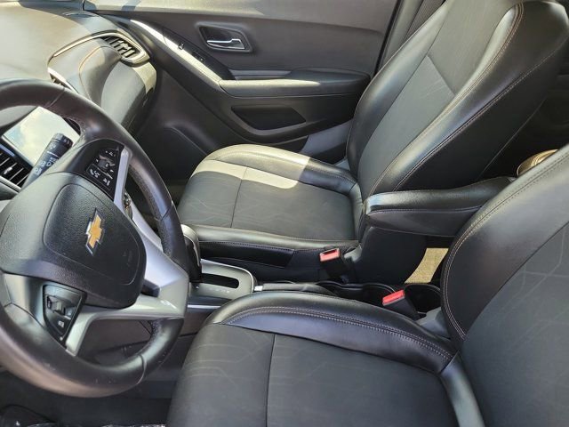 Used 2017 Chevrolet Trax LT w/ LT Convenience Package FWD image 19