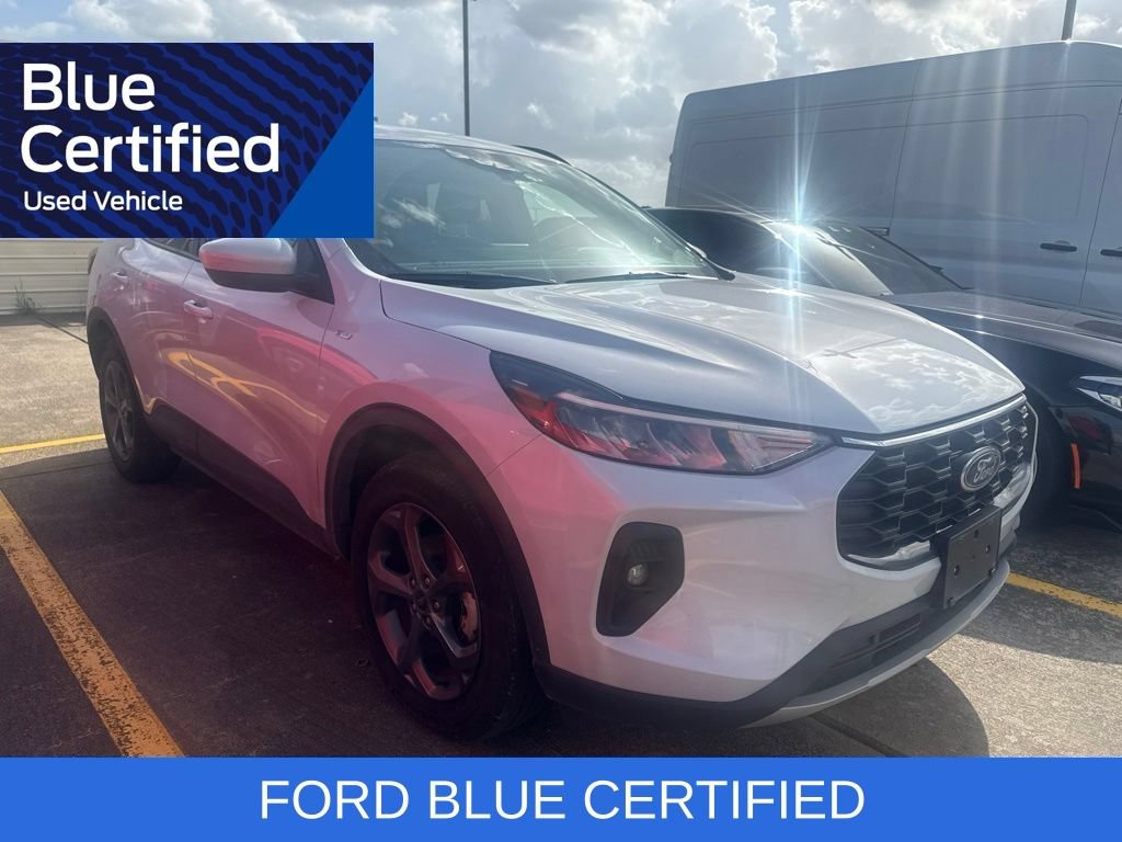 Certified 2025 Ford Escape ST-Line Select AWD/4WD image 3