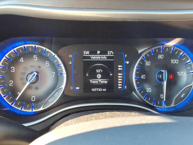 Used 2020 Chrysler Pacifica Touring-L image 12