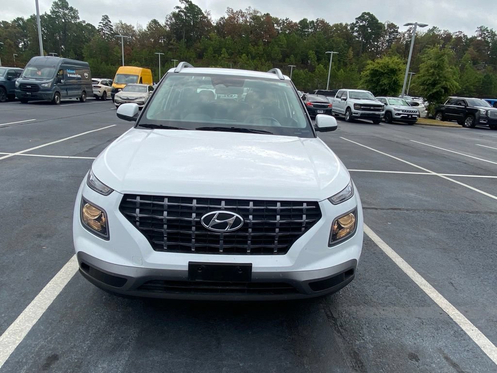 Used 2025 Hyundai Venue SEL FWD image 2