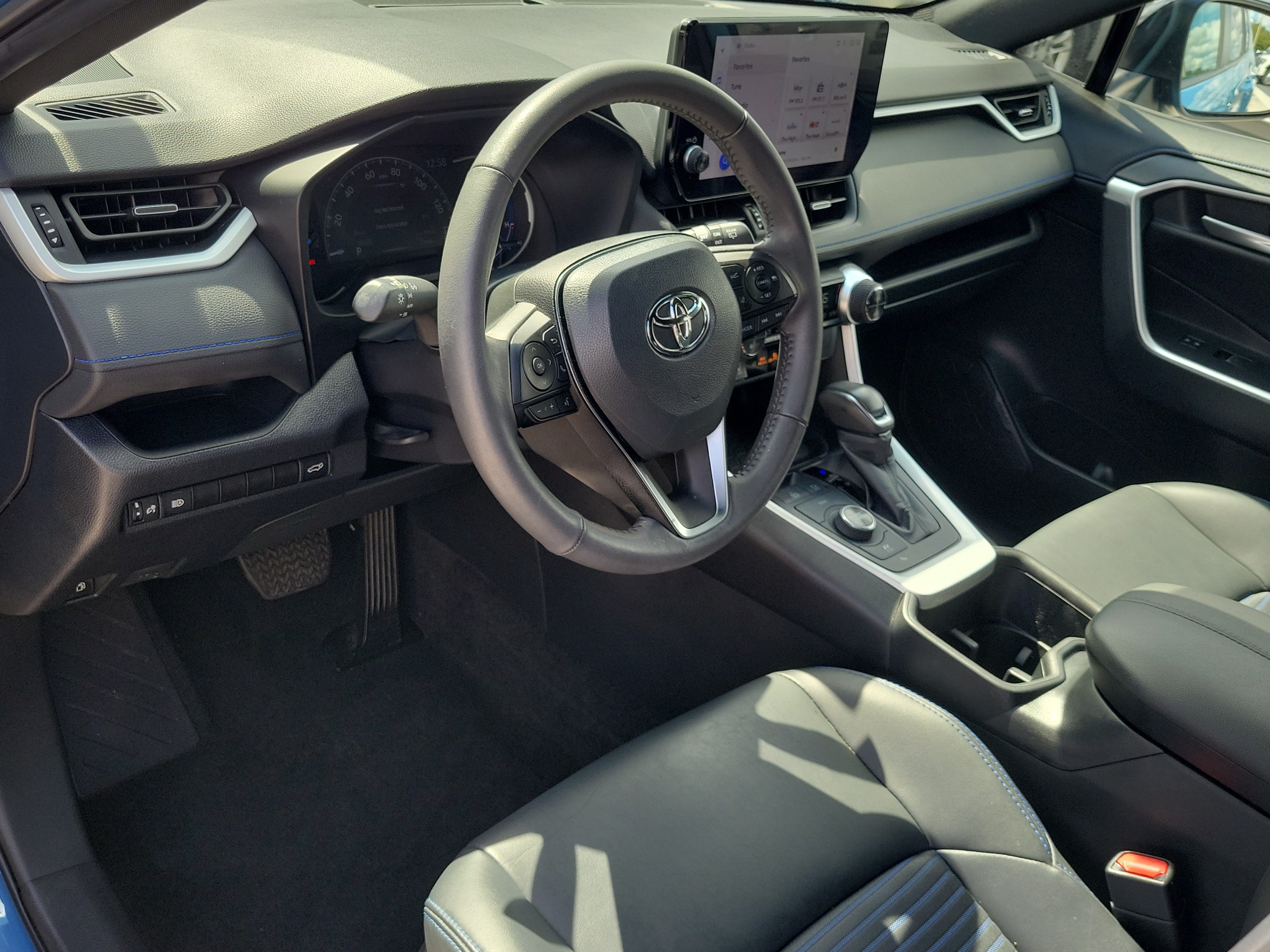 Used 2024 Toyota RAV4 XSE AWD/4WD image 22
