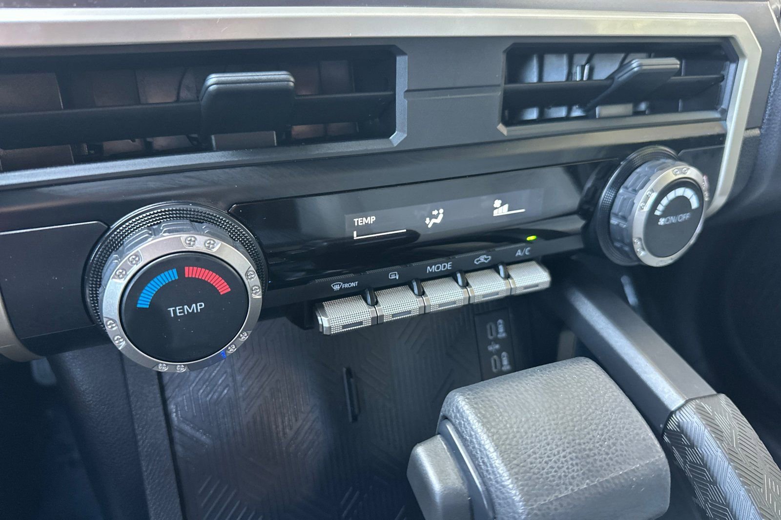 Used 2025 Toyota Tacoma SR5 AWD/4WD image 27