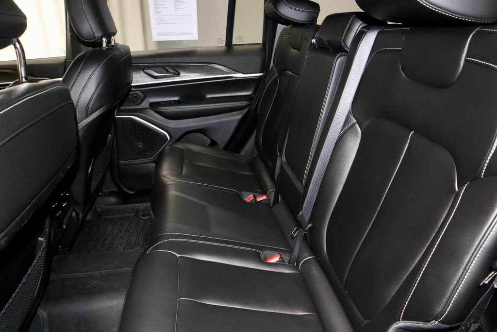Used 2025 Jeep Grand Cherokee Limited 4xe AWD/4WD image 23