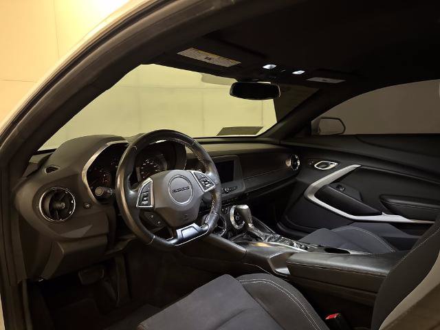 Used 2022 Chevrolet Camaro LT RWD image 6