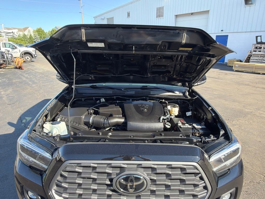 Used 2021 Toyota Tacoma TRD Sport w/ TRD Premium Sport Package AWD/4WD image 29