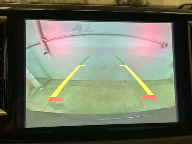 Used 2023 Chrysler Pacifica Touring-L FWD image 12
