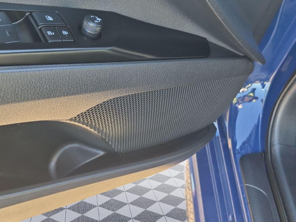 Used 2025 Toyota Camry SE FWD image 12