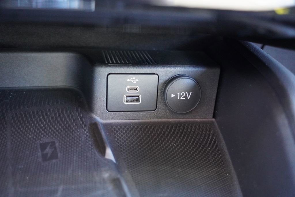 Certified 2025 Ford Escape Platinum w/ Premium Technology Package image 30