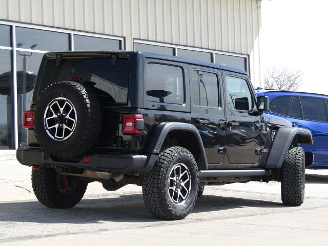 Used 2025 Jeep Wrangler Unlimited Rubicon w/ Convenience Group AWD/4WD image 3