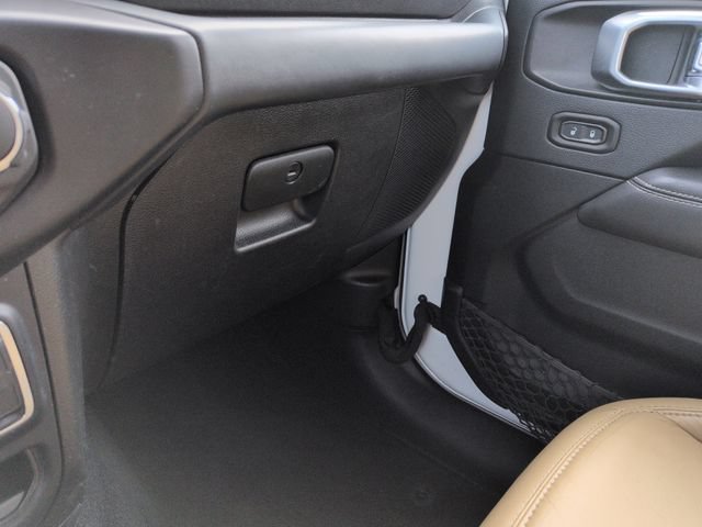 Used 2019 Jeep Wrangler Unlimited Sahara AWD/4WD image 47