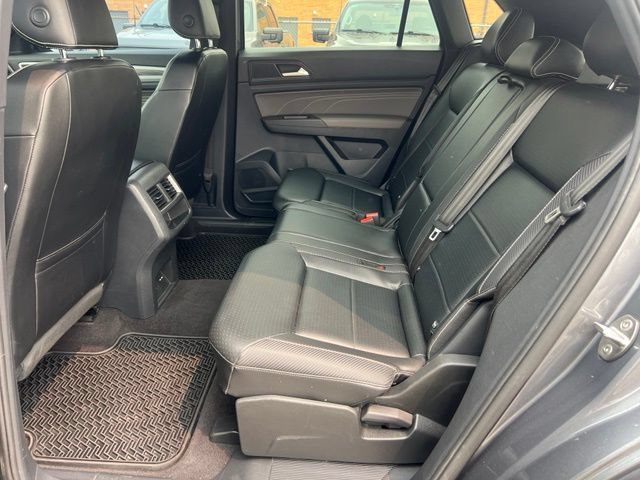 Used 2022 Volkswagen Atlas Cross Sport SE w/ Black Wheel Package AWD/4WD image 18