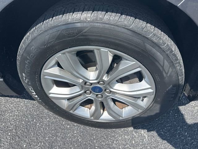 Certified 2022 Ford Edge Titanium image 5