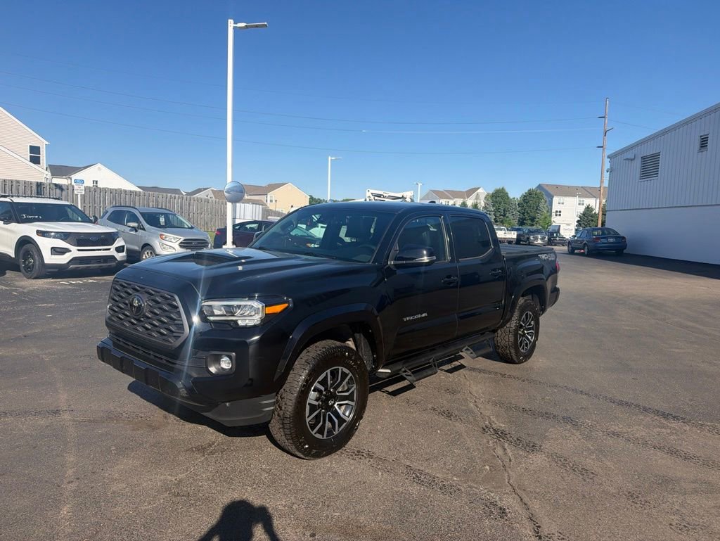 Used 2021 Toyota Tacoma TRD Sport w/ TRD Premium Sport Package AWD/4WD image 3