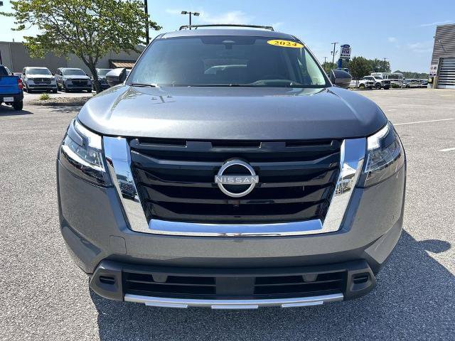 Used 2024 Nissan Pathfinder Platinum w/ Cargo Package FWD image 9