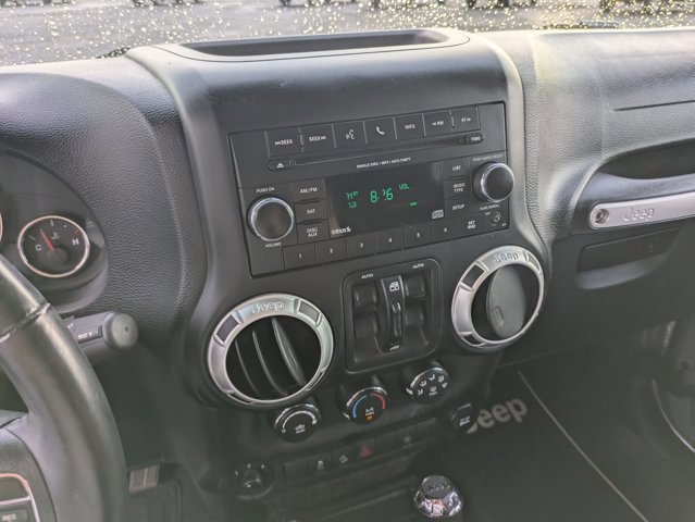 Used 2017 Jeep Wrangler Unlimited Sahara w/ Connectivity Group image 18