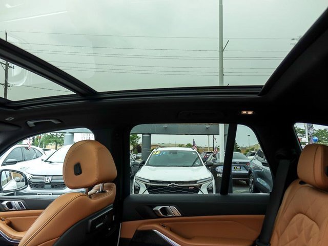 Used 2023 BMW X5 xDrive40i w/ Premium Package AWD/4WD image 16