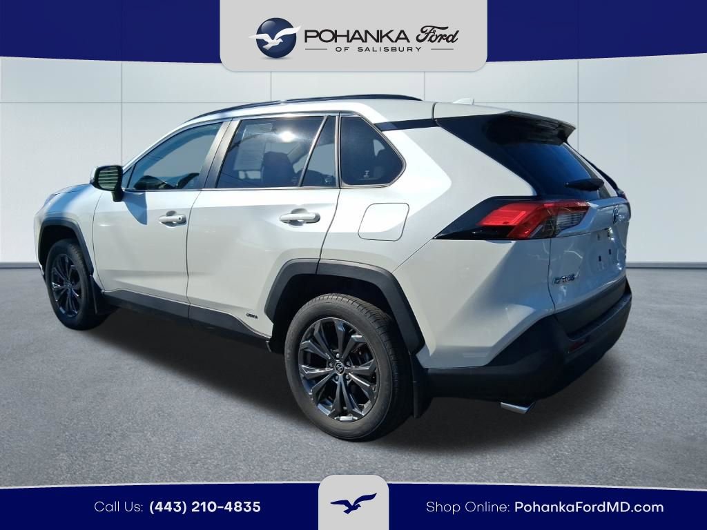 Used 2022 Toyota RAV4 XLE Premium AWD/4WD image 7