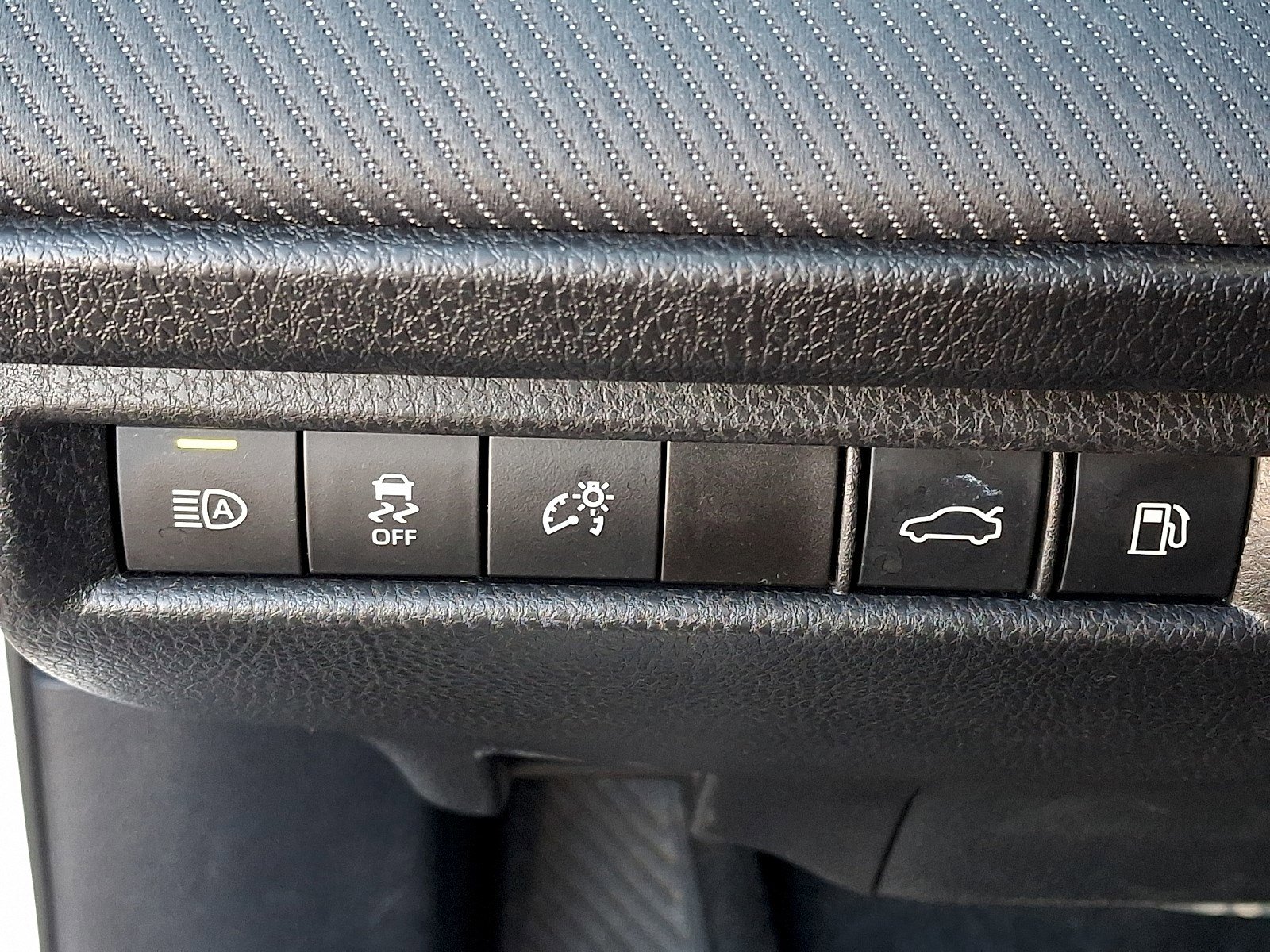 Used 2025 Toyota Camry SE FWD image 25