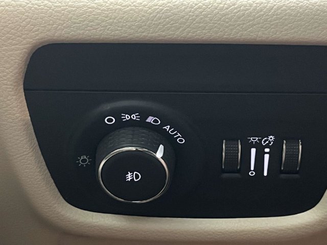 Used 2021 Jeep Grand Cherokee L Limited AWD/4WD image 34