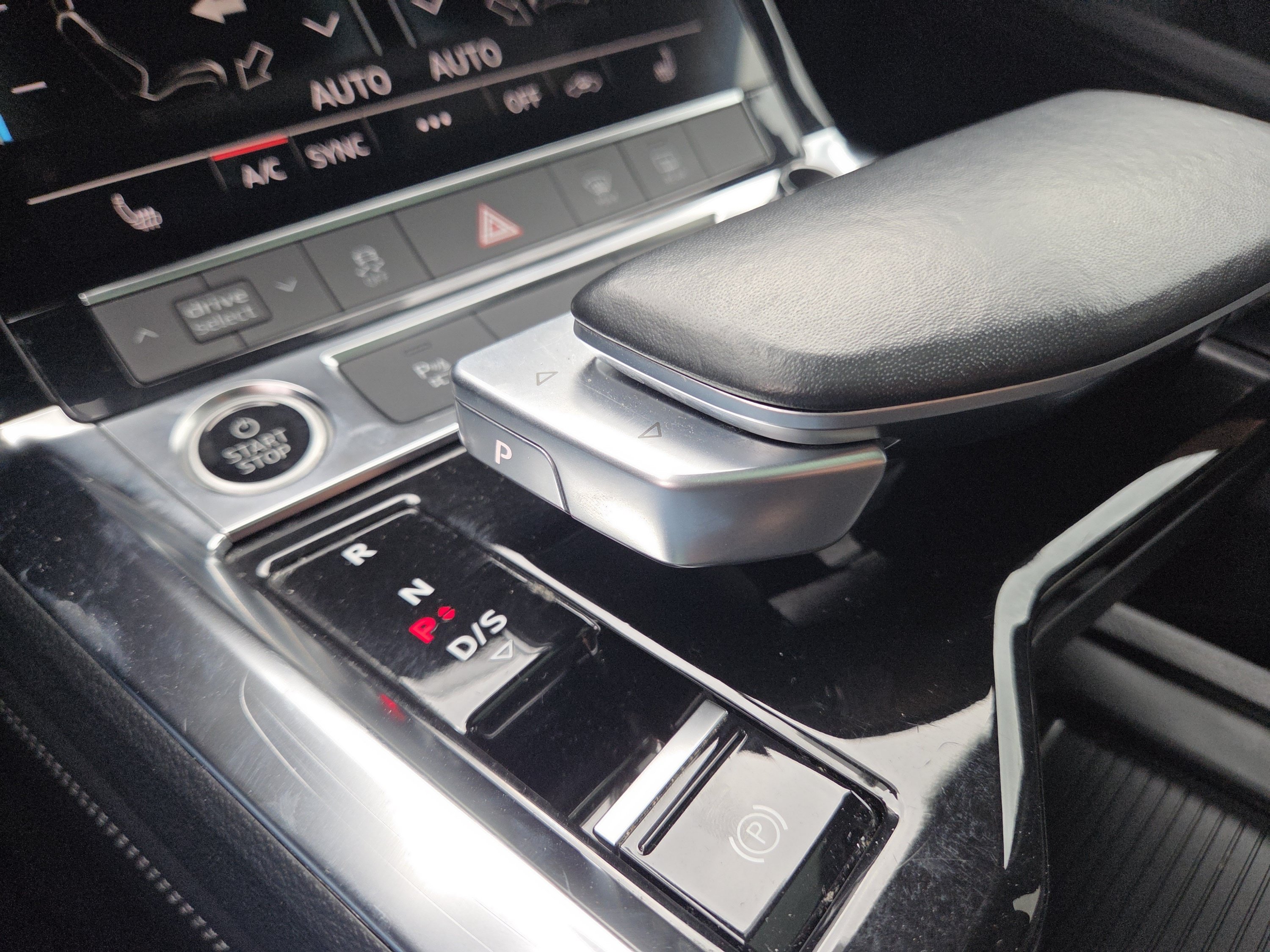 Used 2023 Audi e-tron Premium w/ Convenience Plus Package AWD/4WD image 35