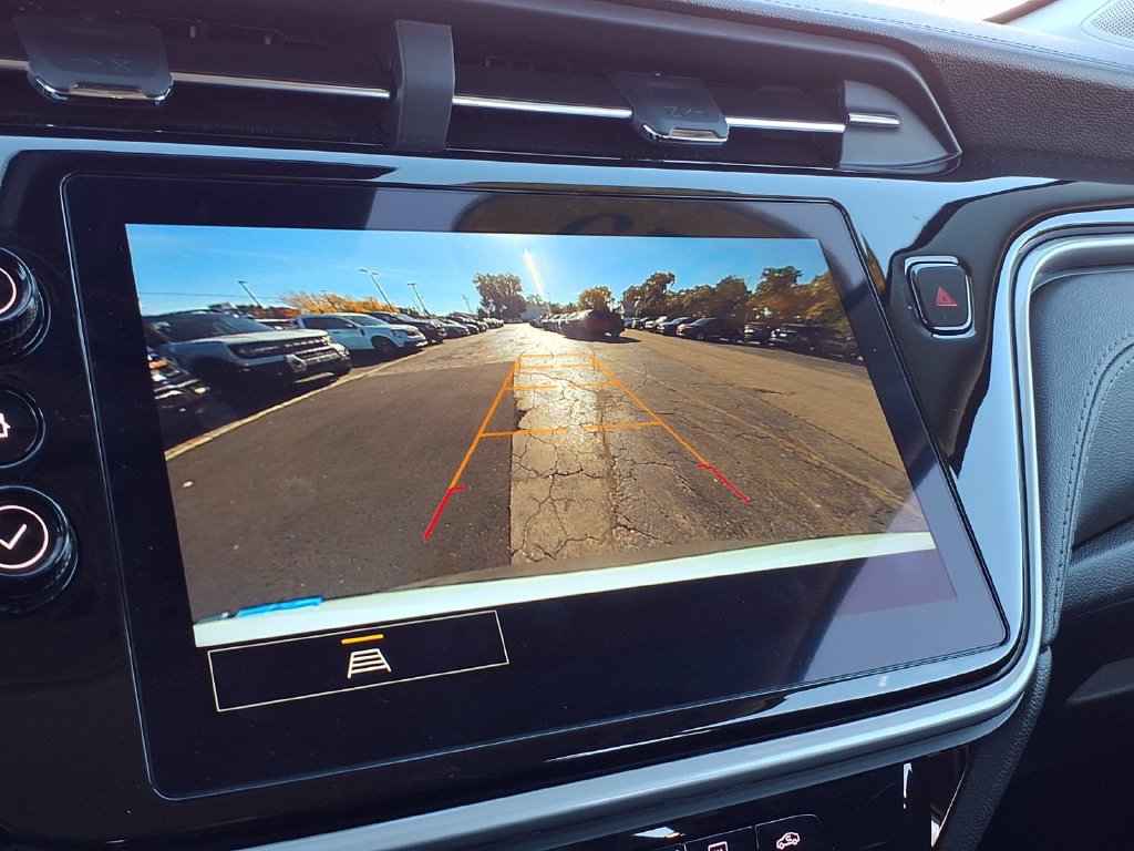 Used 2023 Chevrolet Bolt EUV LT w/ Convenience Package FWD image 10