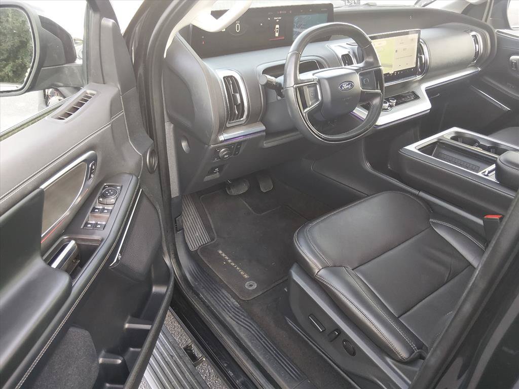 Certified 2025 Ford Expedition Max Platinum w/ Driver's Package AWD/4WD image 10