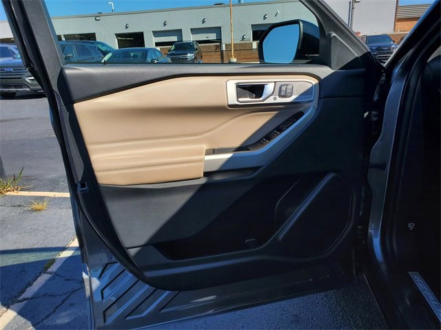 Certified 2022 Ford Explorer Limited w/ Equipment Group 301A image 10