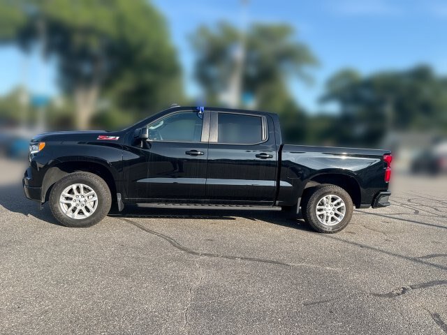 Used 2024 Chevrolet Silverado 1500 RST AWD/4WD image 5