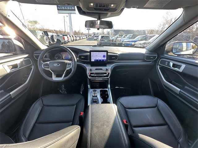 Certified 2022 Ford Explorer XLT w/ Equipment Group 202A image 7