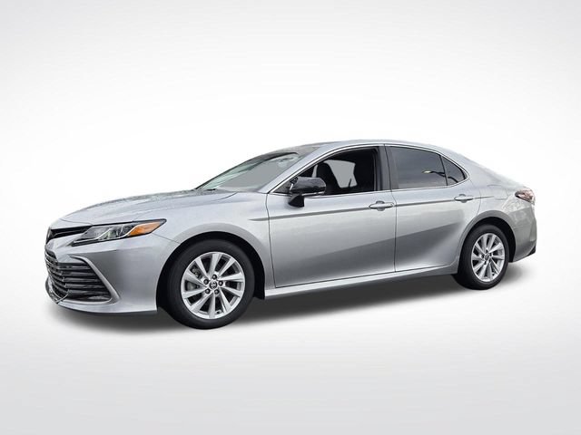 Used 2024 Toyota Camry LE w/ Convenience Package FWD image 5