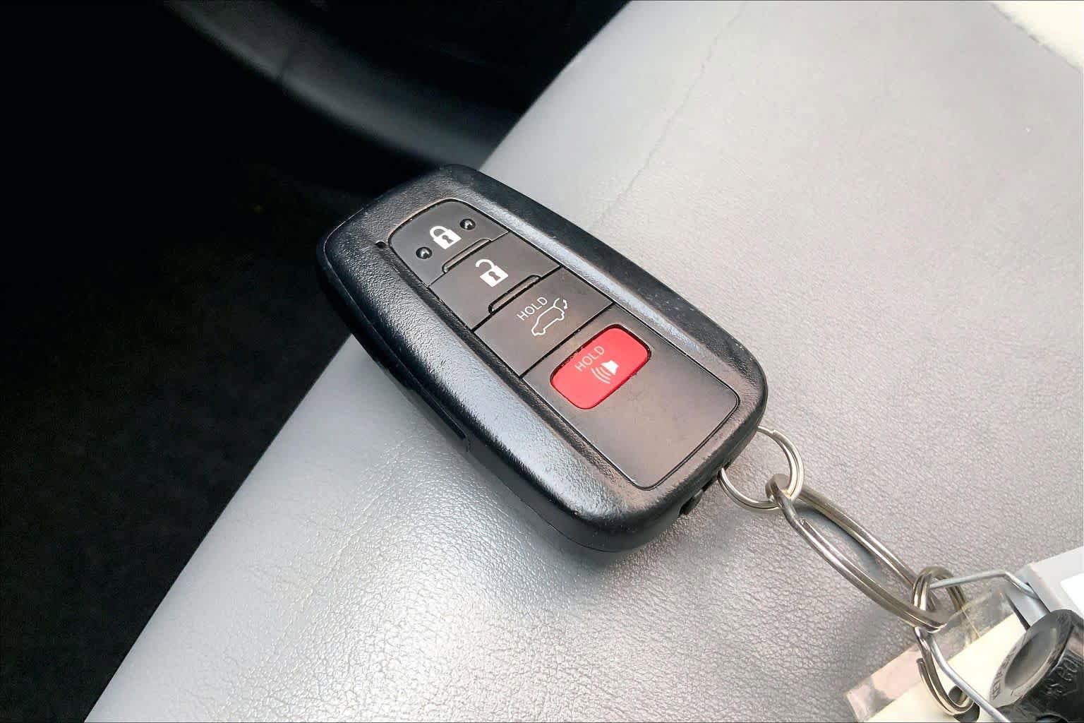 Used 2021 Toyota RAV4 XLE Premium FWD image 14