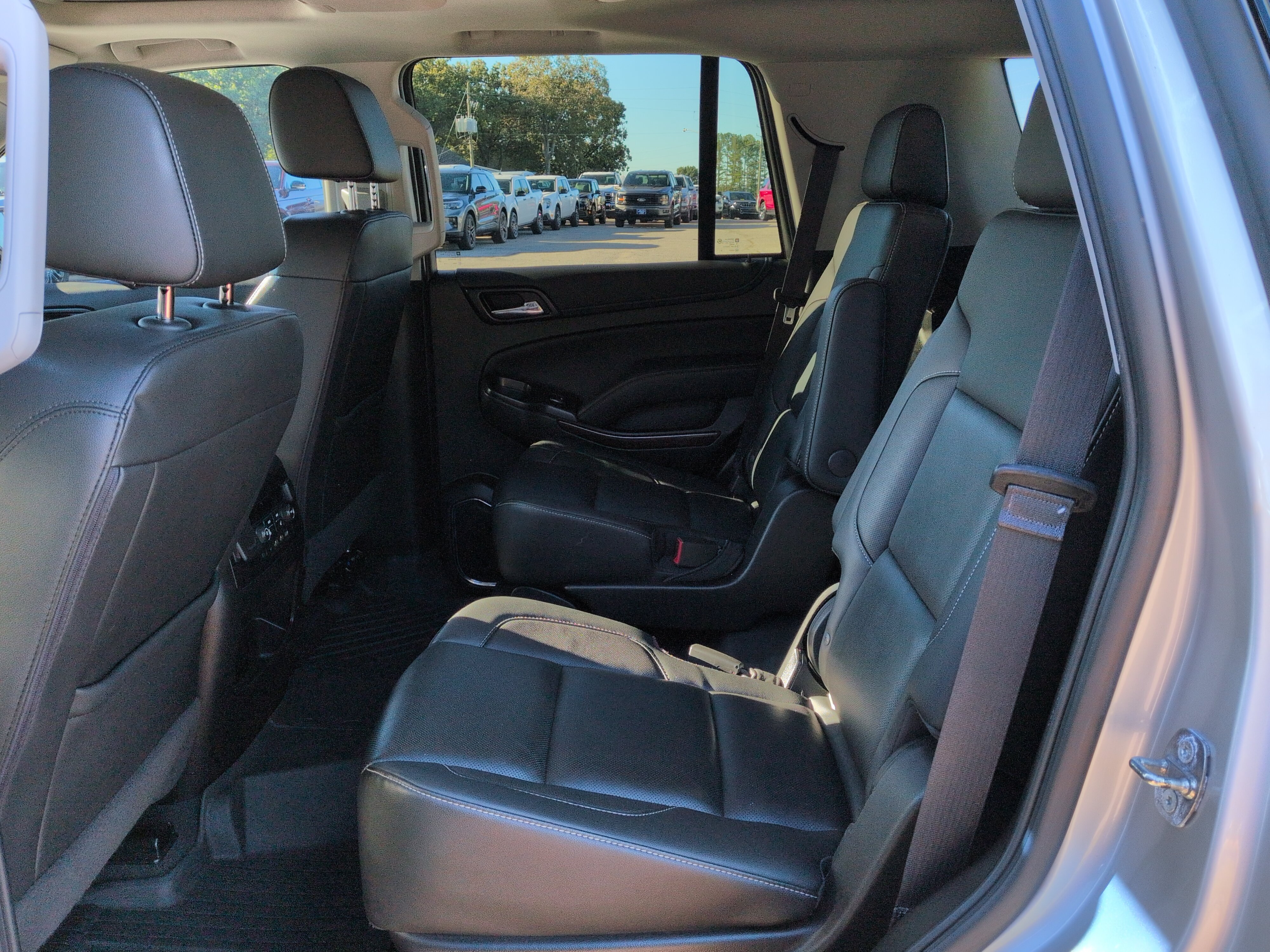 Used 2019 GMC Yukon SLT w/ Premium Edition RWD image 12