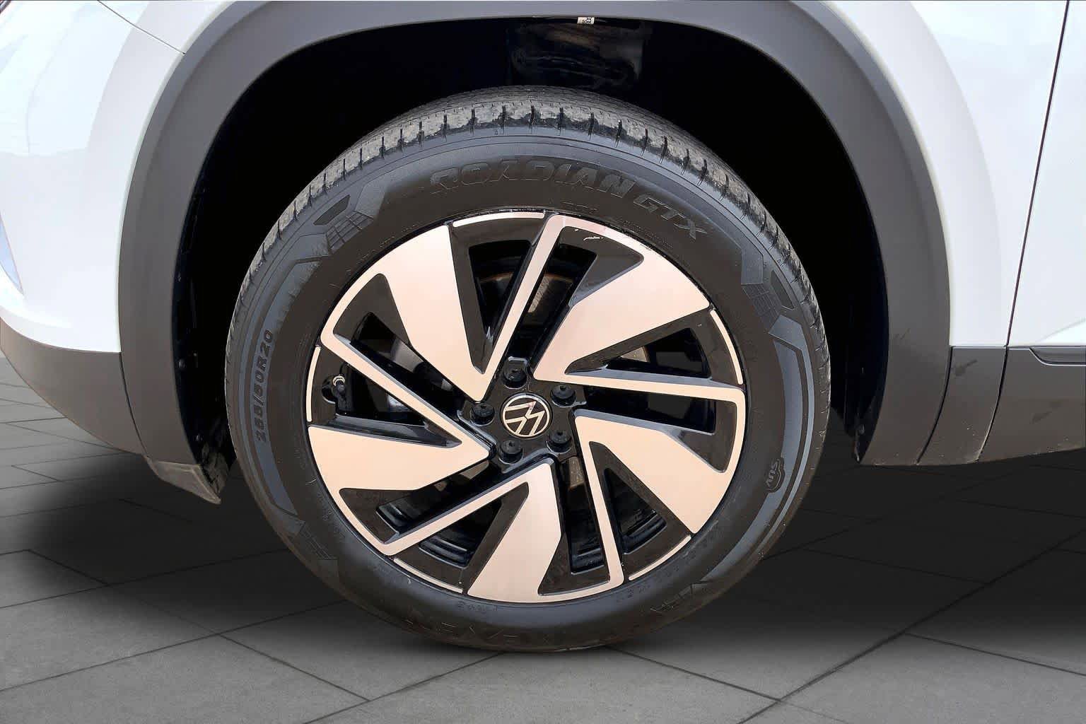 Used 2024 Volkswagen Atlas SE FWD image 11