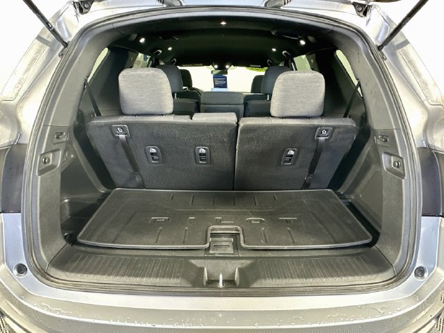Used 2025 Honda Pilot Sport image 30