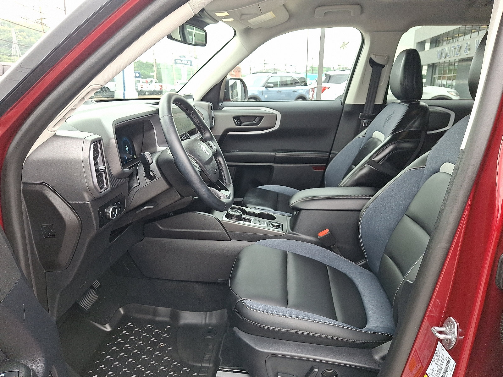Certified 2025 Ford Bronco Sport Outer Banks w/ Outer Banks Tech Package+ AWD/4WD image 13