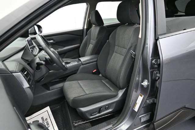 Used 2025 Nissan Rogue SV FWD image 11