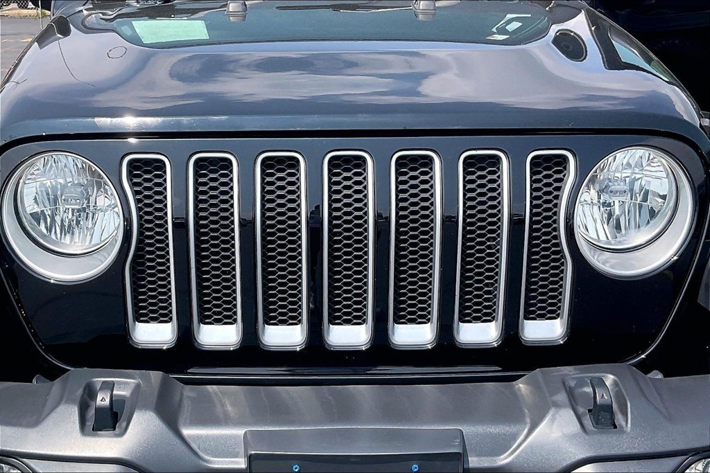 Used 2018 Jeep Wrangler Unlimited Sahara AWD/4WD image 29