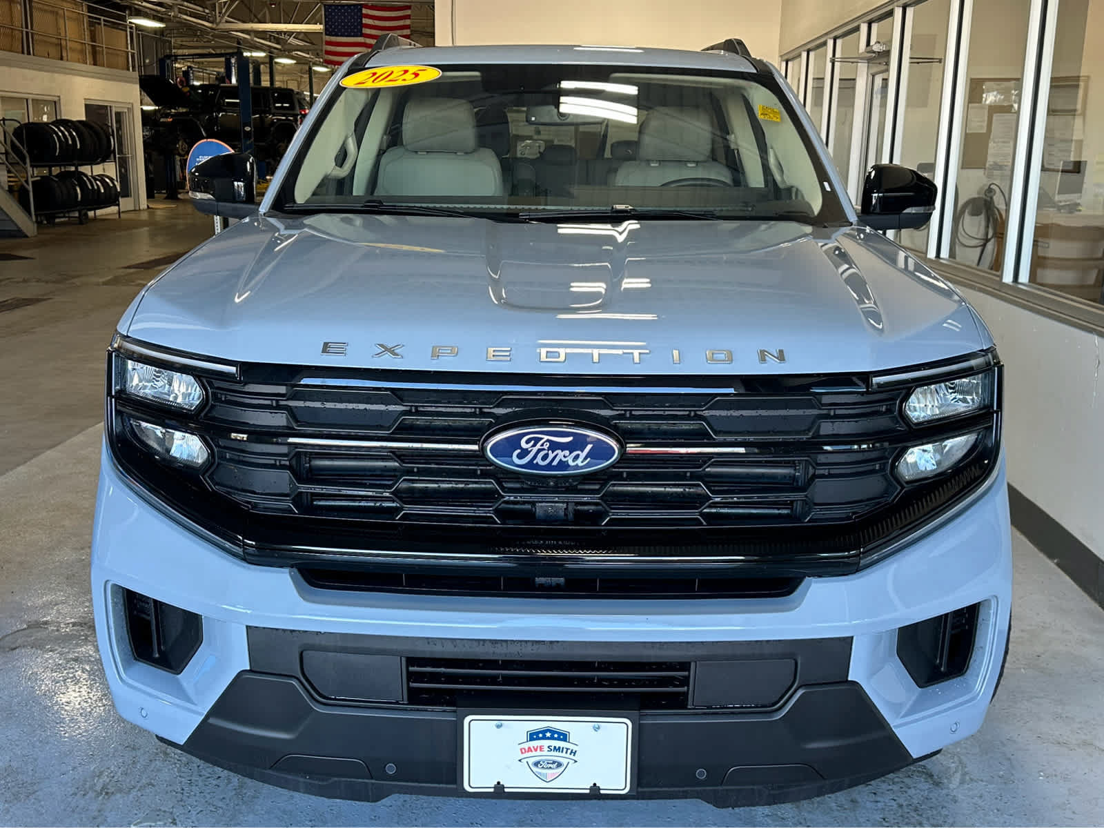 Certified 2025 Ford Expedition Active AWD/4WD image 3